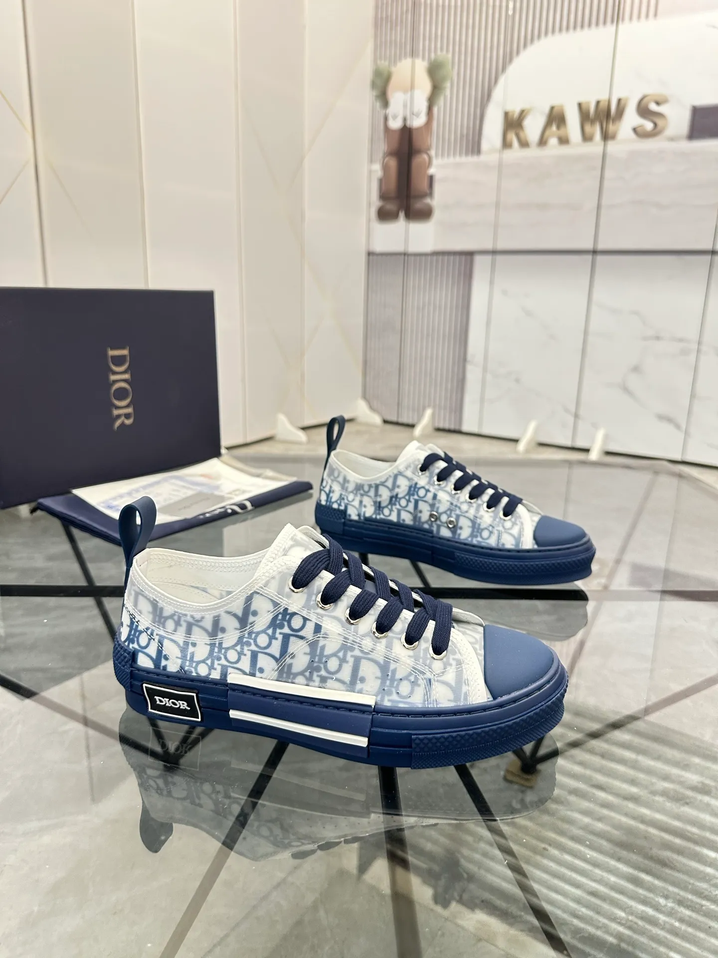 Selling men's shoes 💰: 💰P400¥ Product trademark: Dio* "Dior*" low-top casual shoes Regular size: 36-45 (can be customized to 46) Couple style B23 Product materials: Upper imported original fabric, breathable lining, original outsole. No.: 007